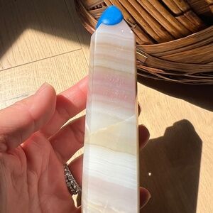 Pink banded calcite (a) | crystal